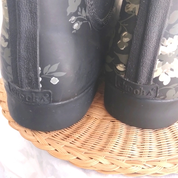 Chooka Womens Flower Press Chelsea Black Rain Boots(Size 10) Excellent Condition - Picture 3 of 4